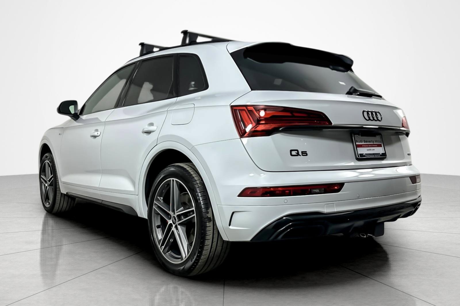 Used 2025 Audi Q5 e Premium Plus w/ Premium Plus Package image 3