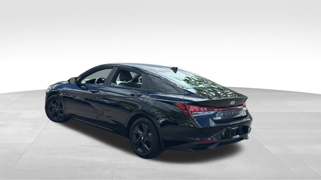 Used 2023 Hyundai Elantra SEL FWD image 5