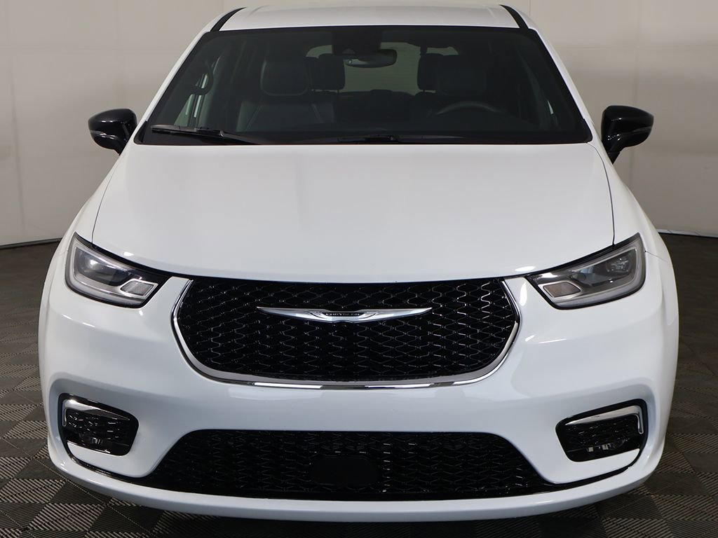 Used 2025 Chrysler Pacifica Select FWD image 12