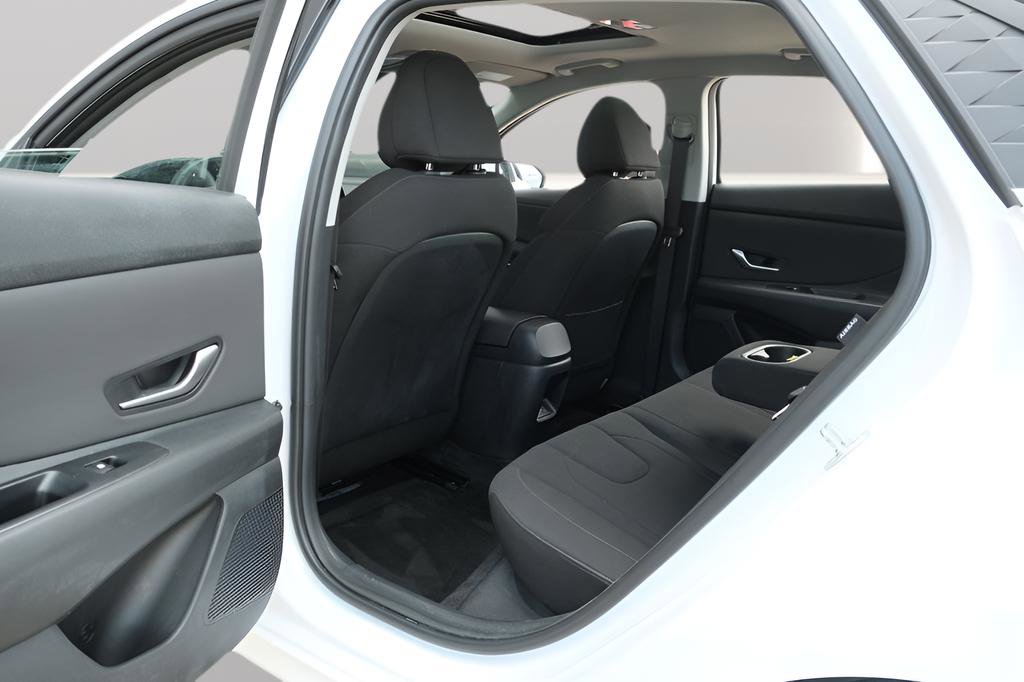 Used 2025 Hyundai Elantra SEL image 23