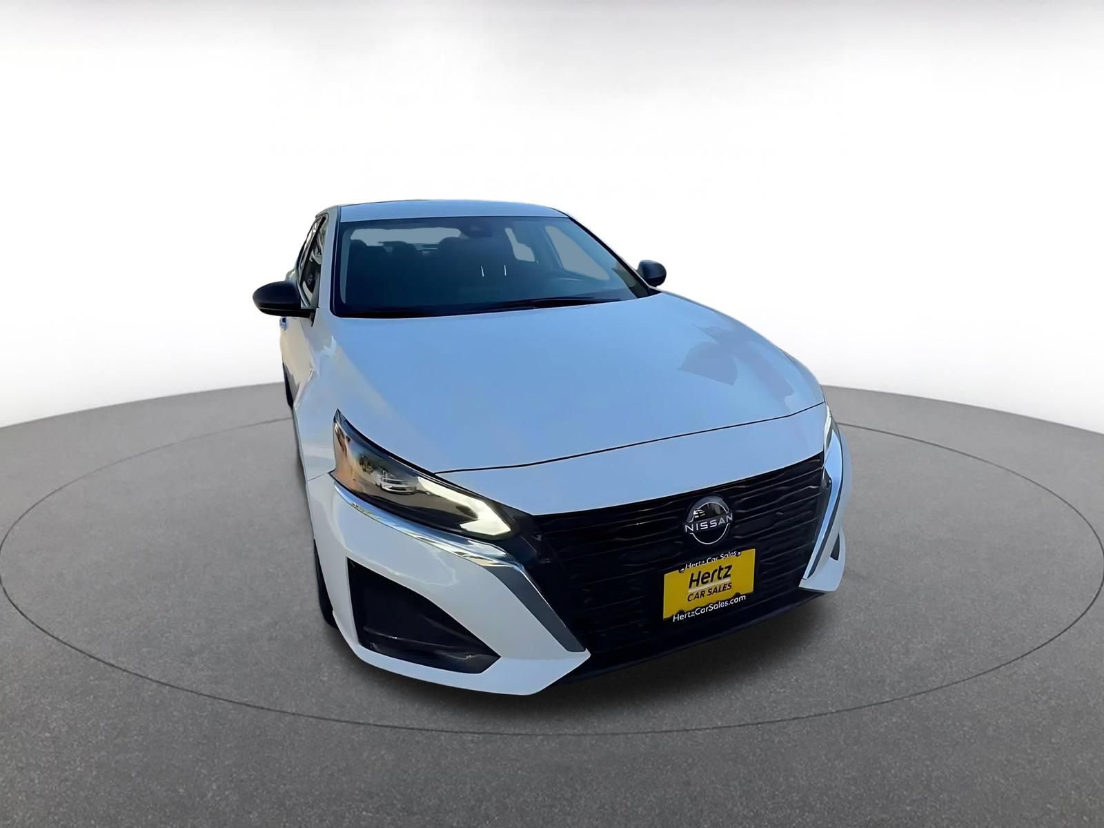 Used 2025 Nissan Altima 2.5 SV FWD image 3