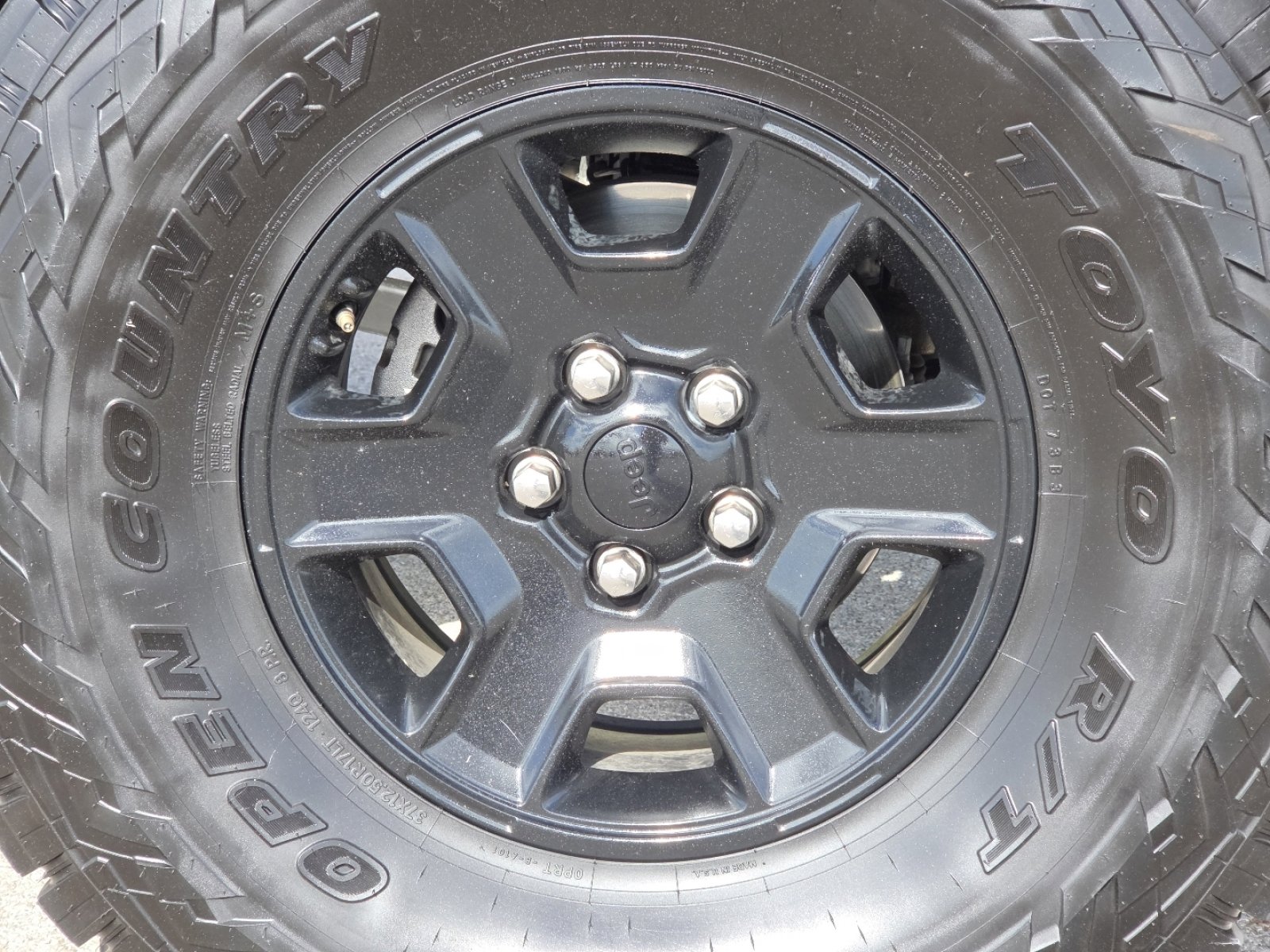 Used 2023 Jeep Gladiator Mojave w/ Cold Weather Group AWD/4WD image 13
