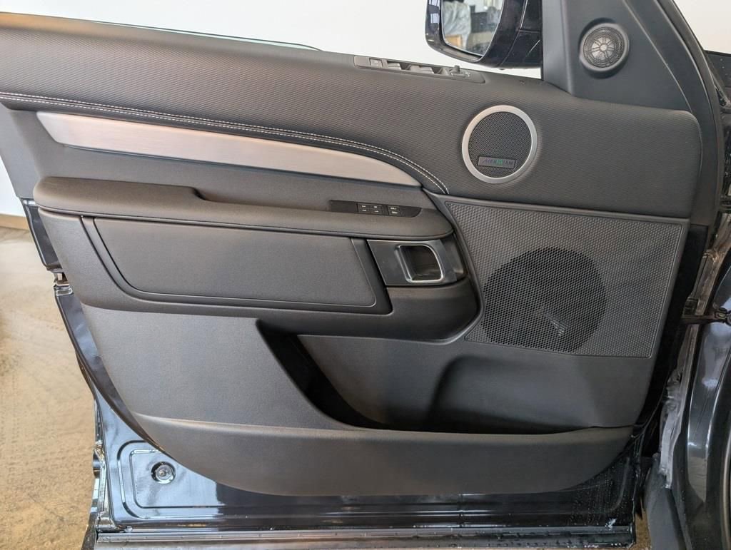 New 2026 Land Rover Discovery Limited Edition image 8