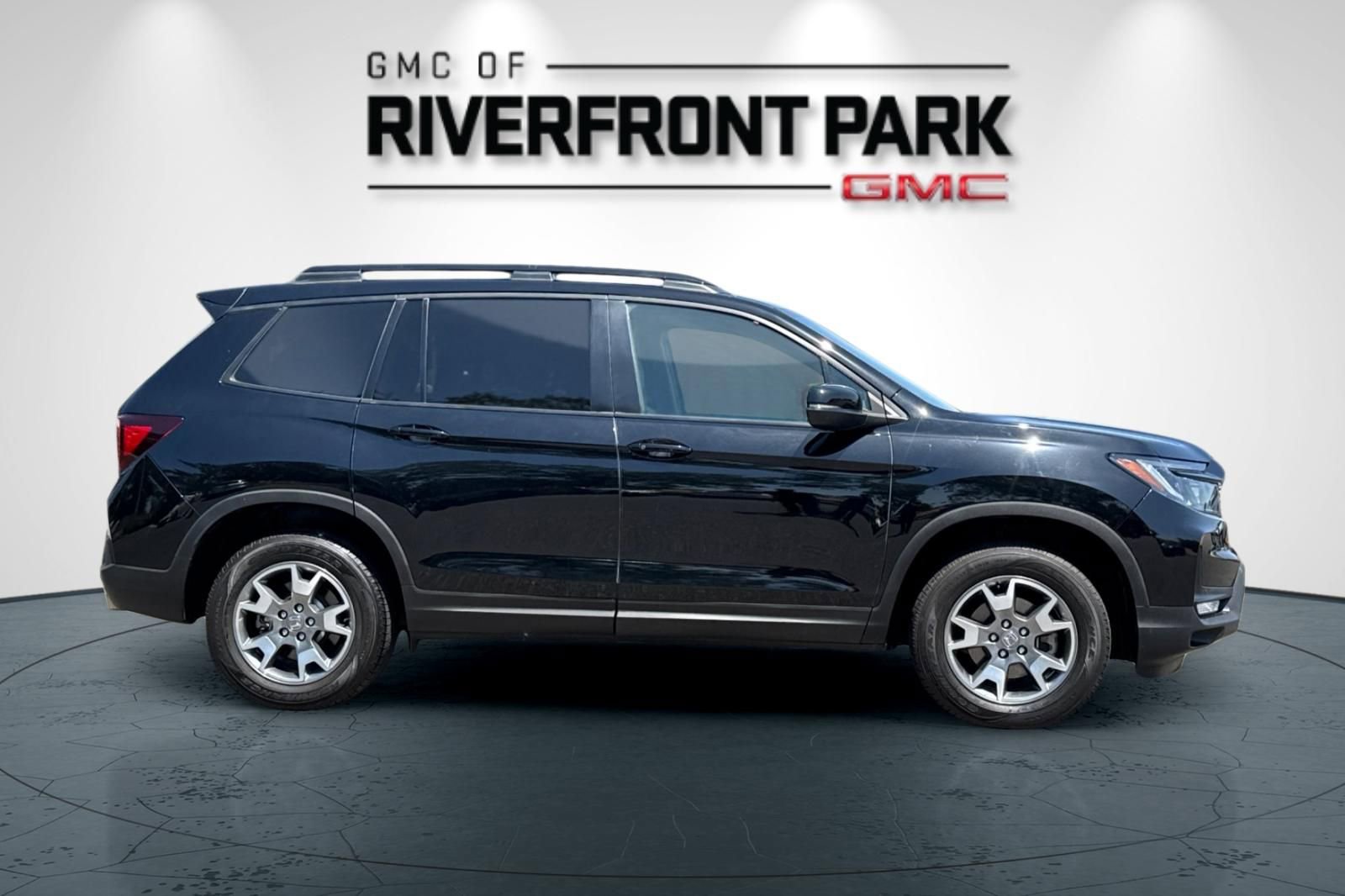 Used 2023 Honda Passport TrailSport image 2
