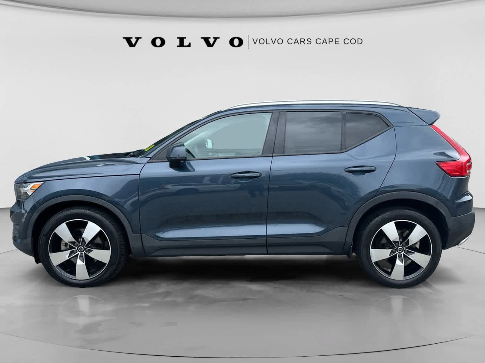 Used 2021 Volvo XC40 T5 Momentum w/ Protection Package Premier AWD/4WD image 6