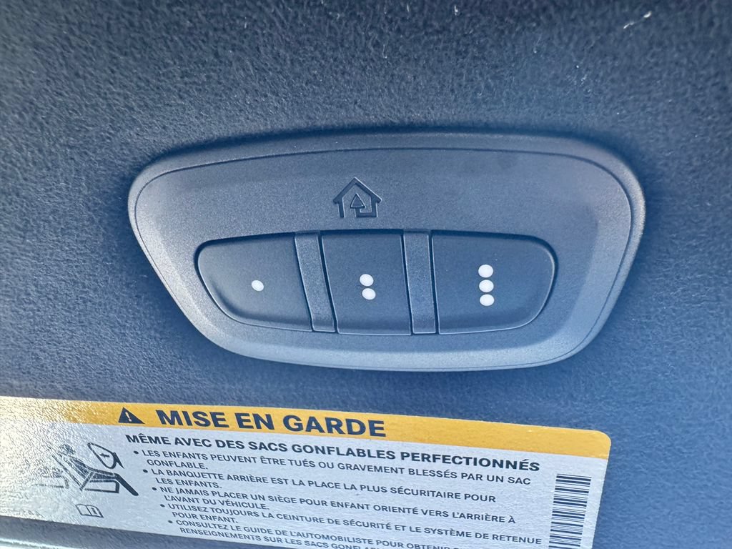 Used 2024 Chrysler Pacifica Pinnacle FWD image 30