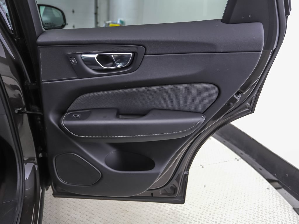 Used 2022 Volvo XC60 B6 R-Design w/ Protection Package Premier AWD/4WD image 24