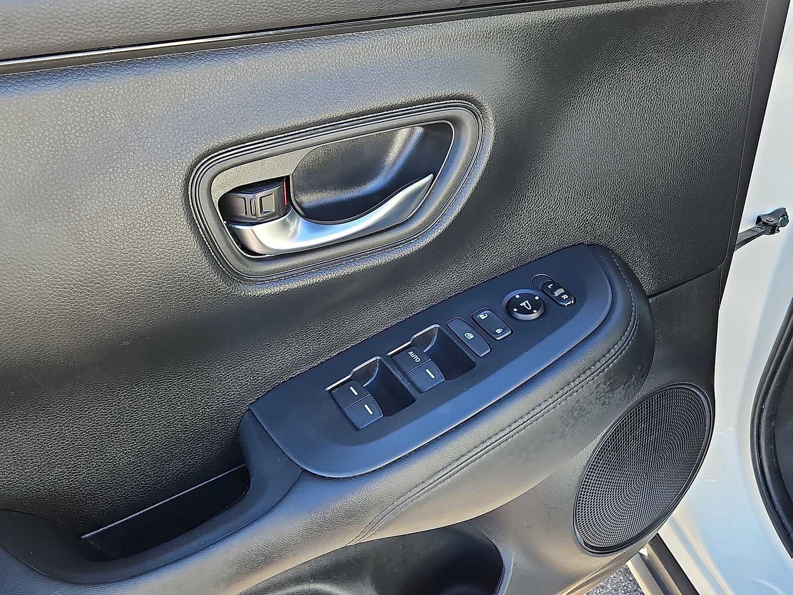 Used 2025 Honda HR-V LX image 24