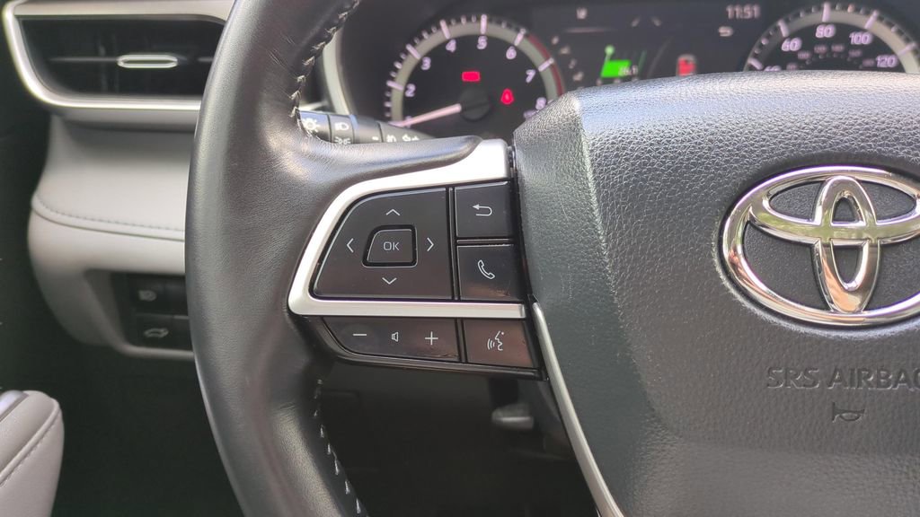 Used 2023 Toyota Highlander XLE image 24