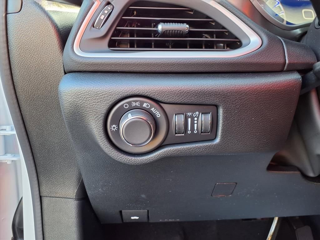 New 2026 Chrysler Voyager LX image 20