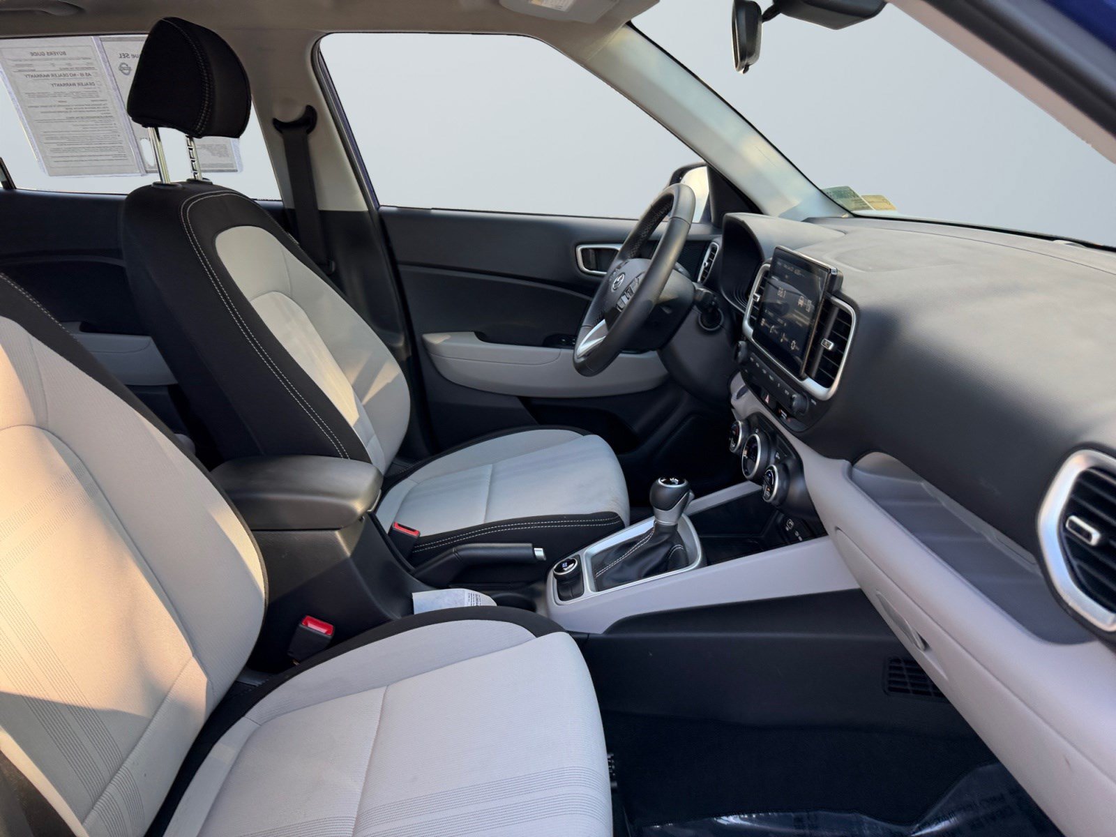 Certified 2025 Hyundai Venue SEL FWD image 18