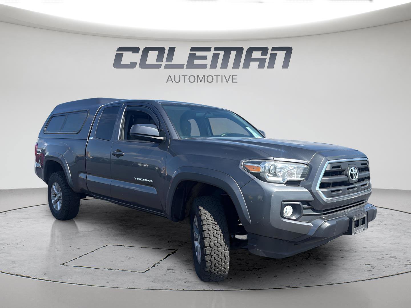 Used 2017 Toyota Tacoma SR5 w/ SR5 Appearance Package (SM) AWD/4WD image 7