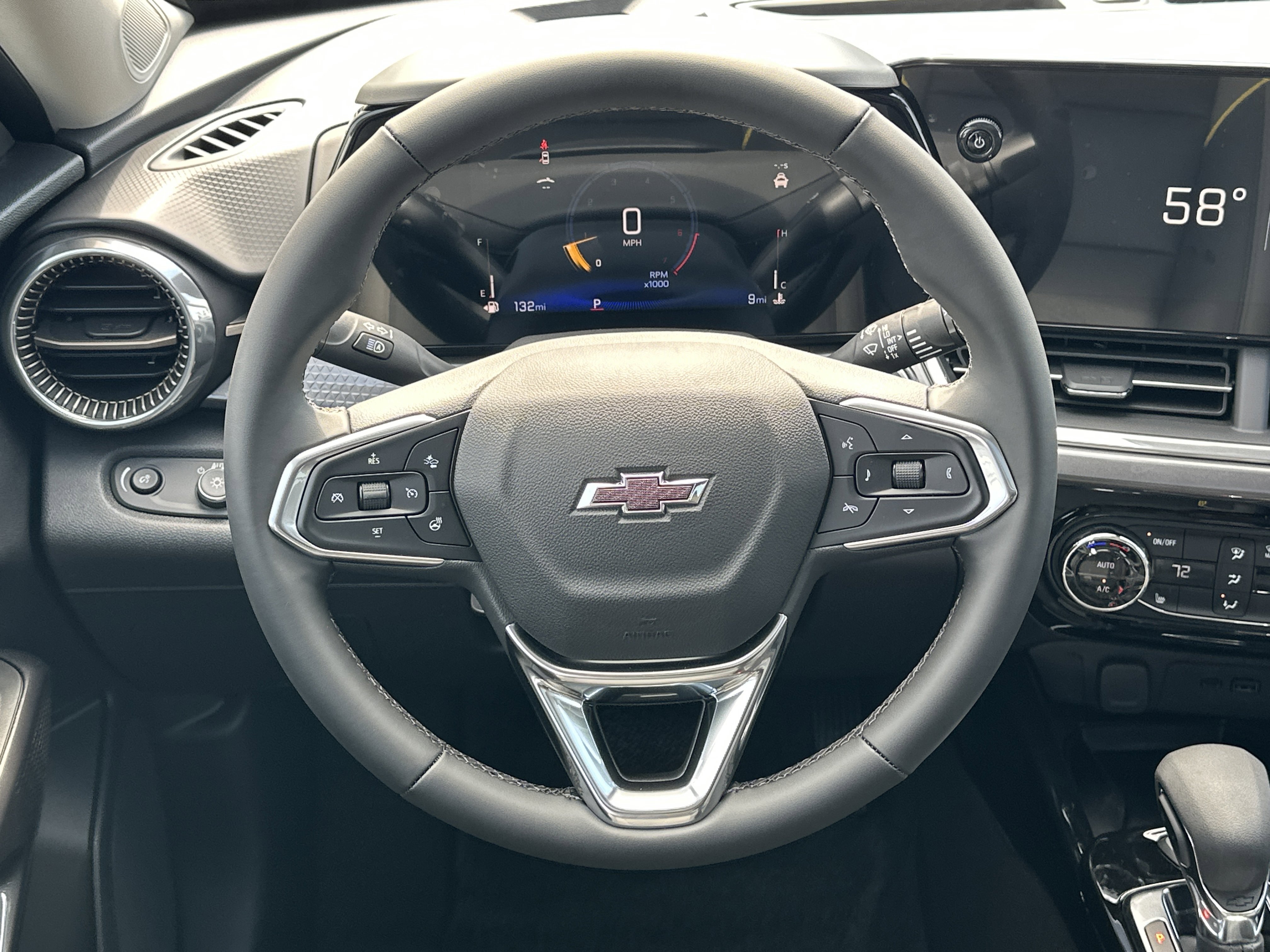 New 2026 Chevrolet Trax ACTIV w/ Sunroof Package FWD image 25