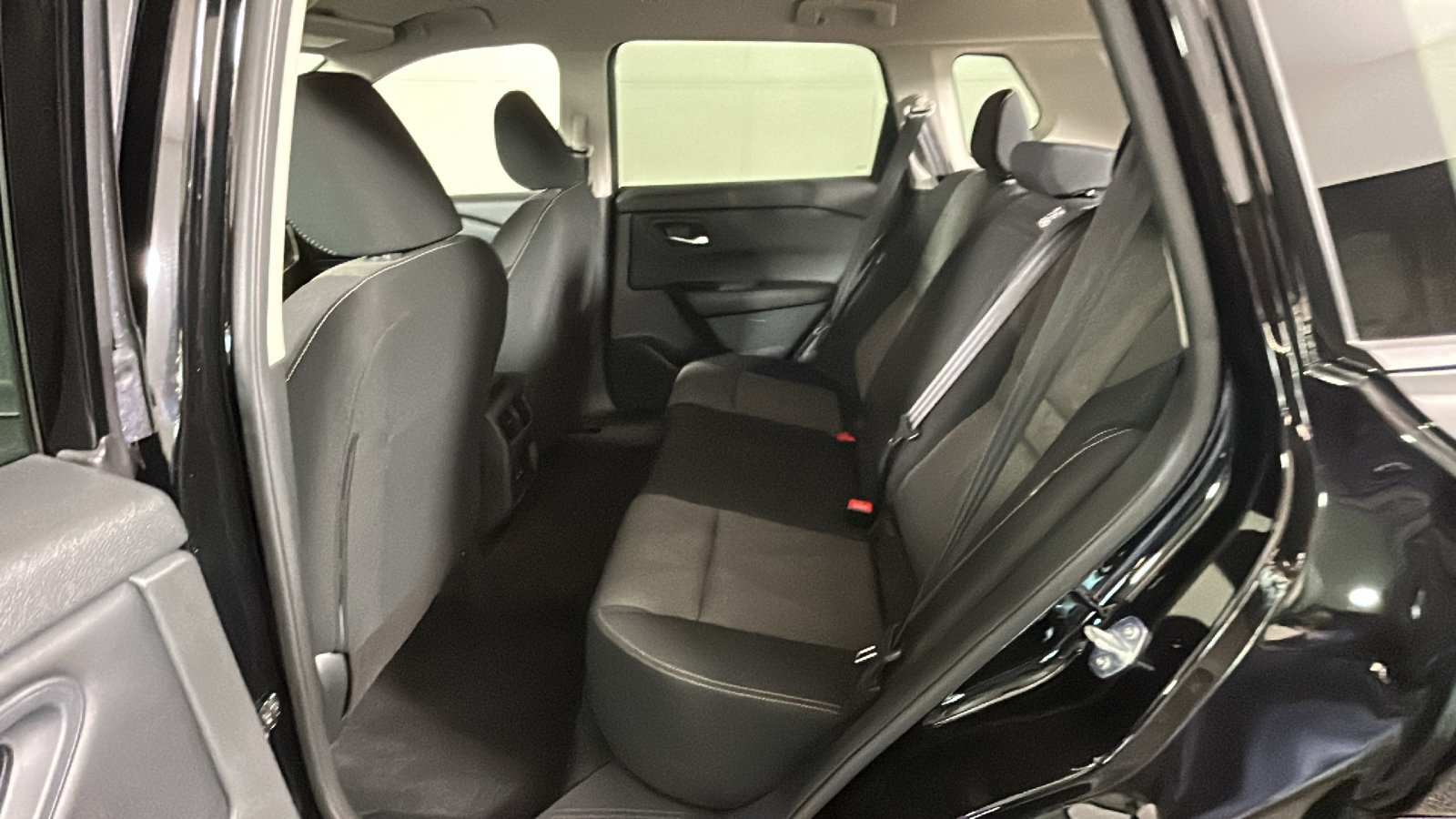 Used 2026 Nissan Rogue SV AWD/4WD image 32