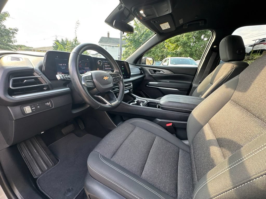 Used 2024 Chevrolet Traverse LT w/ LPO, Floor Liner Package FWD image 47