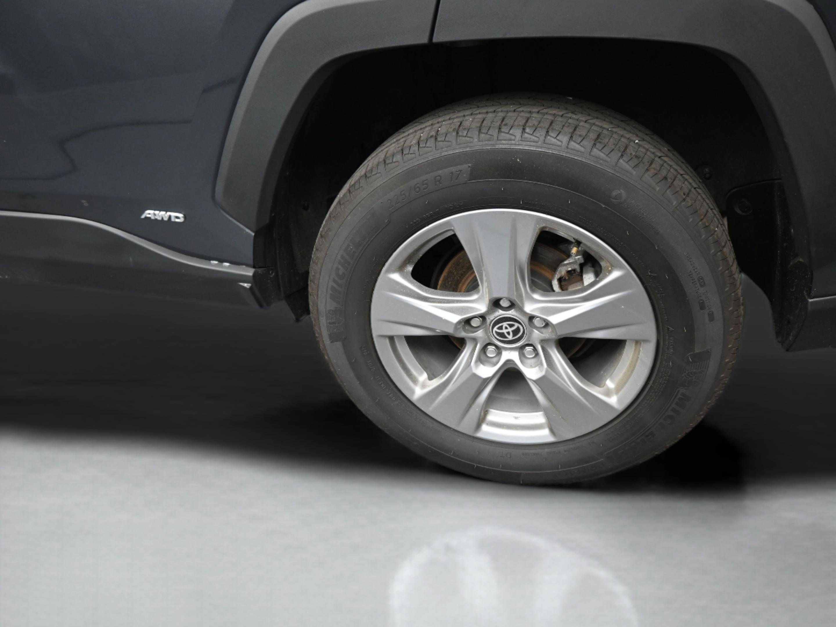 Certified 2025 Toyota RAV4 XLE AWD/4WD image 36