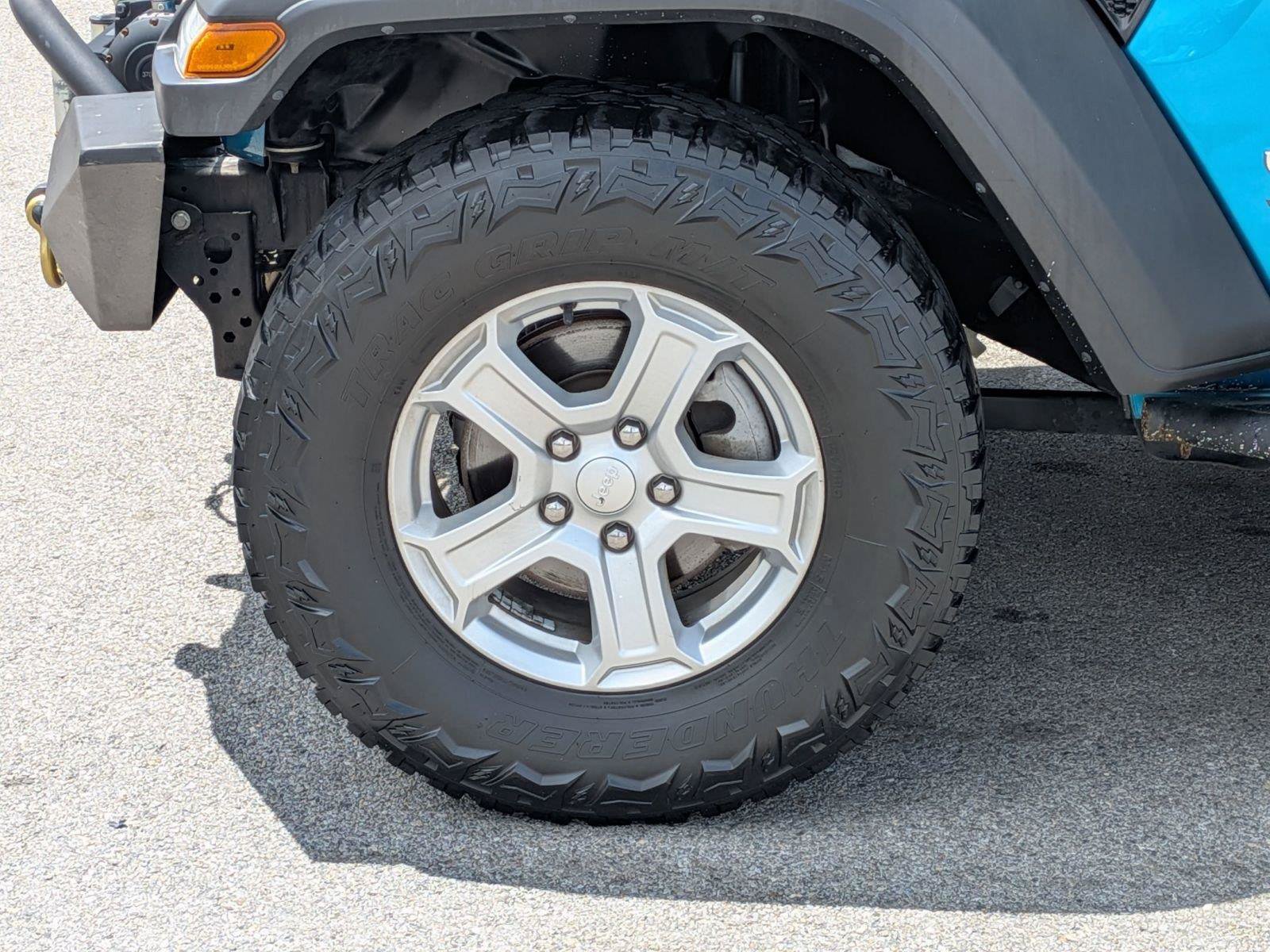 Used 2019 Jeep Wrangler Sport AWD/4WD image 9