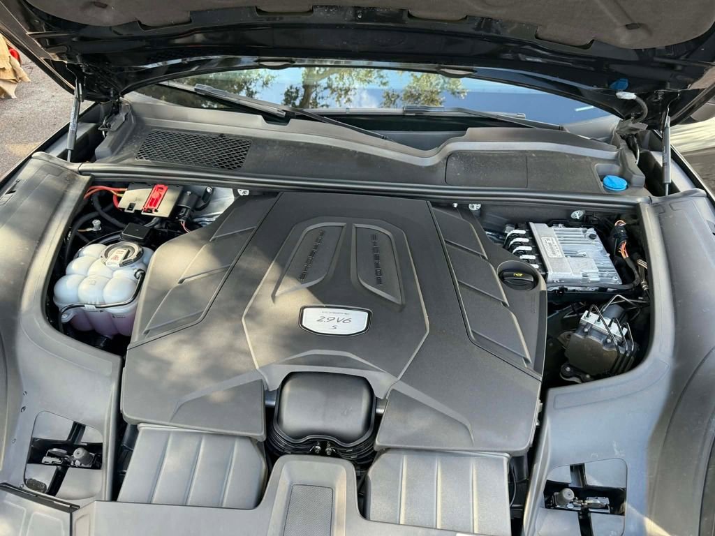 Used 2023 Porsche Cayenne S image 12