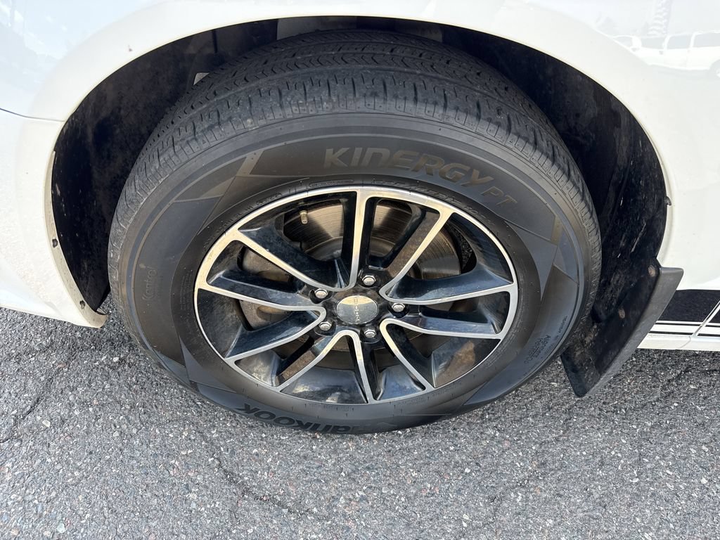 Used 2017 Dodge Grand Caravan SE FWD image 14