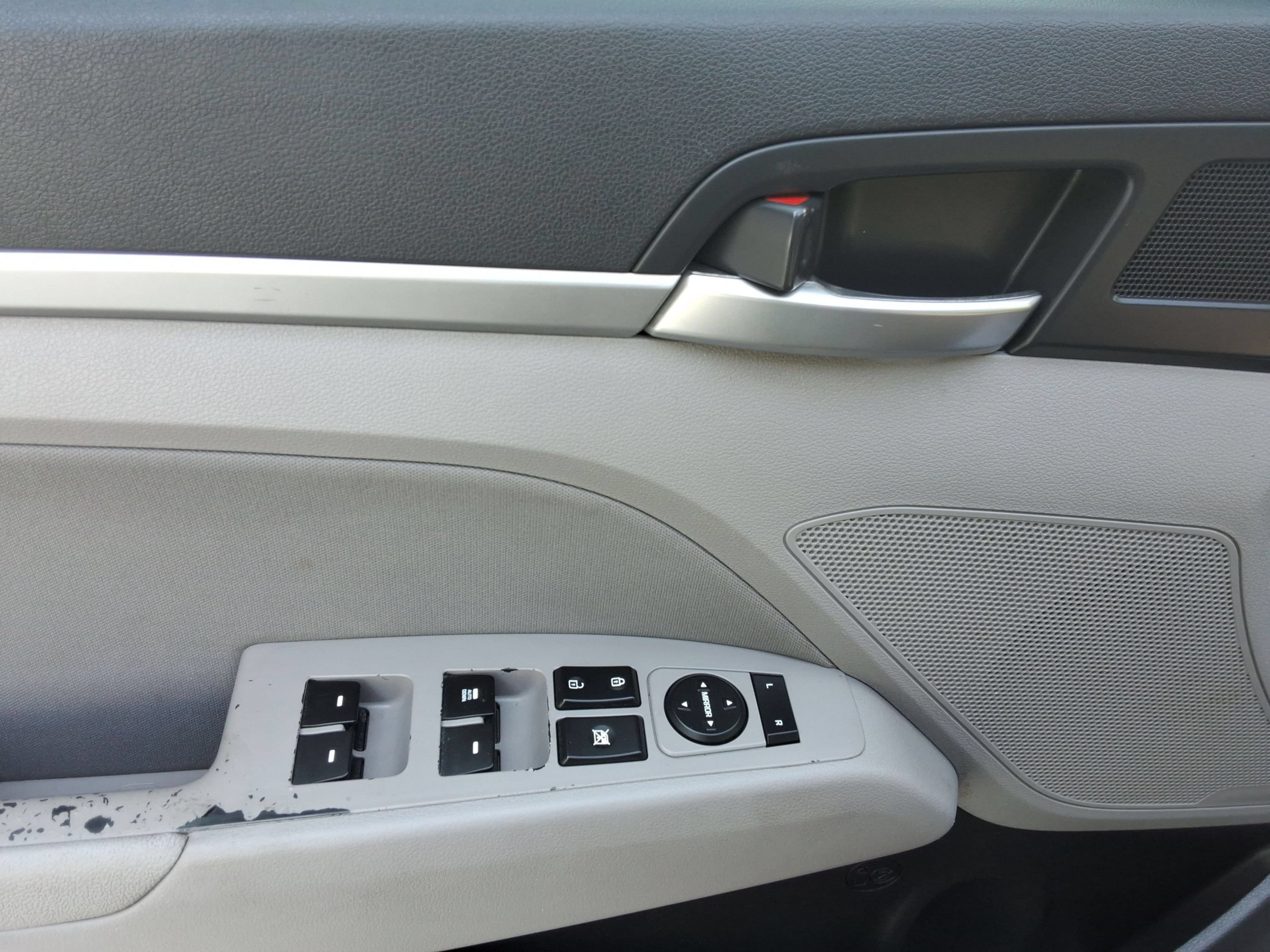 Used 2019 Hyundai Elantra SEL FWD image 29