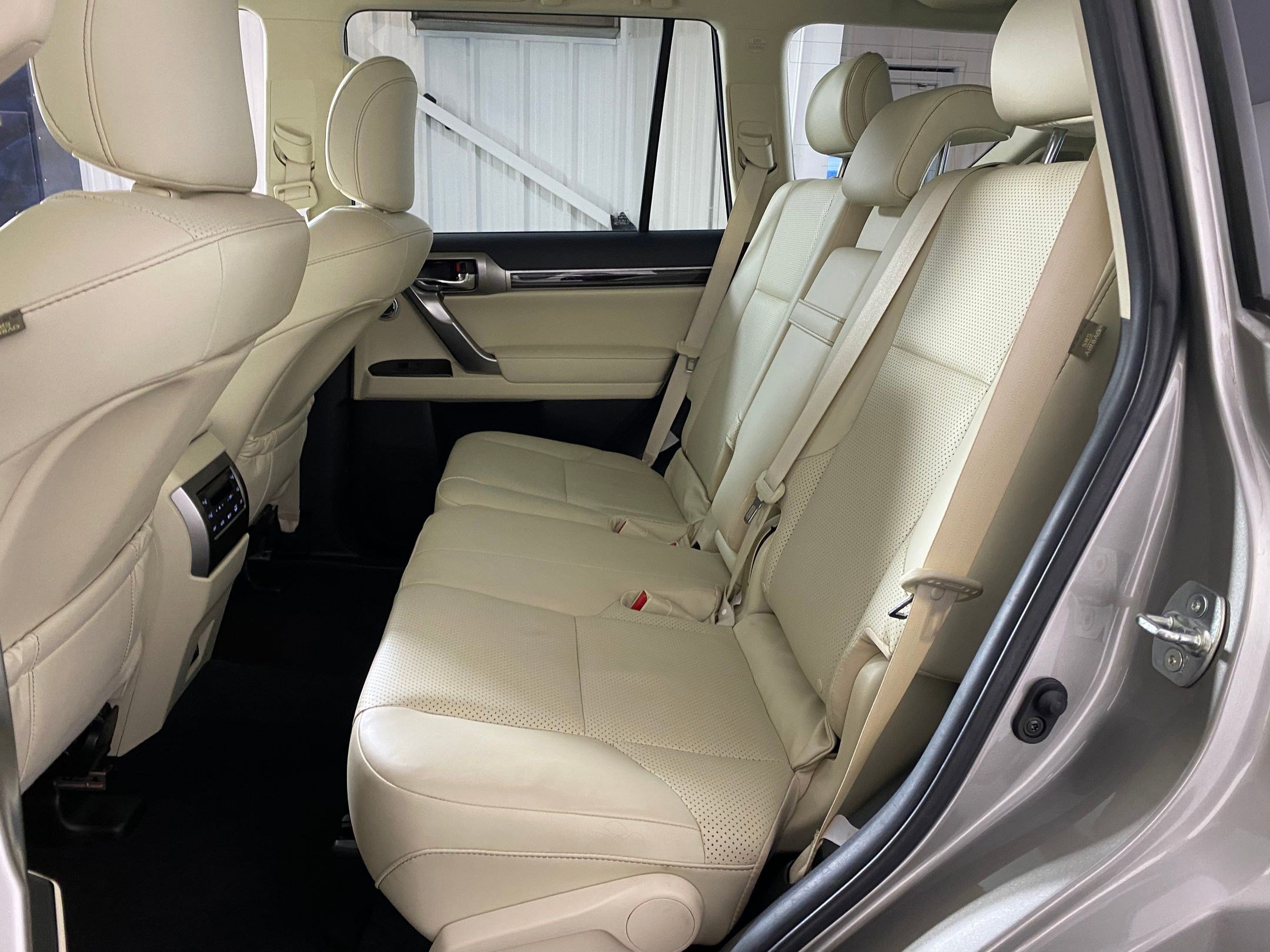 Used 2023 Lexus GX 460 Luxury w/ Off Road Package image 14