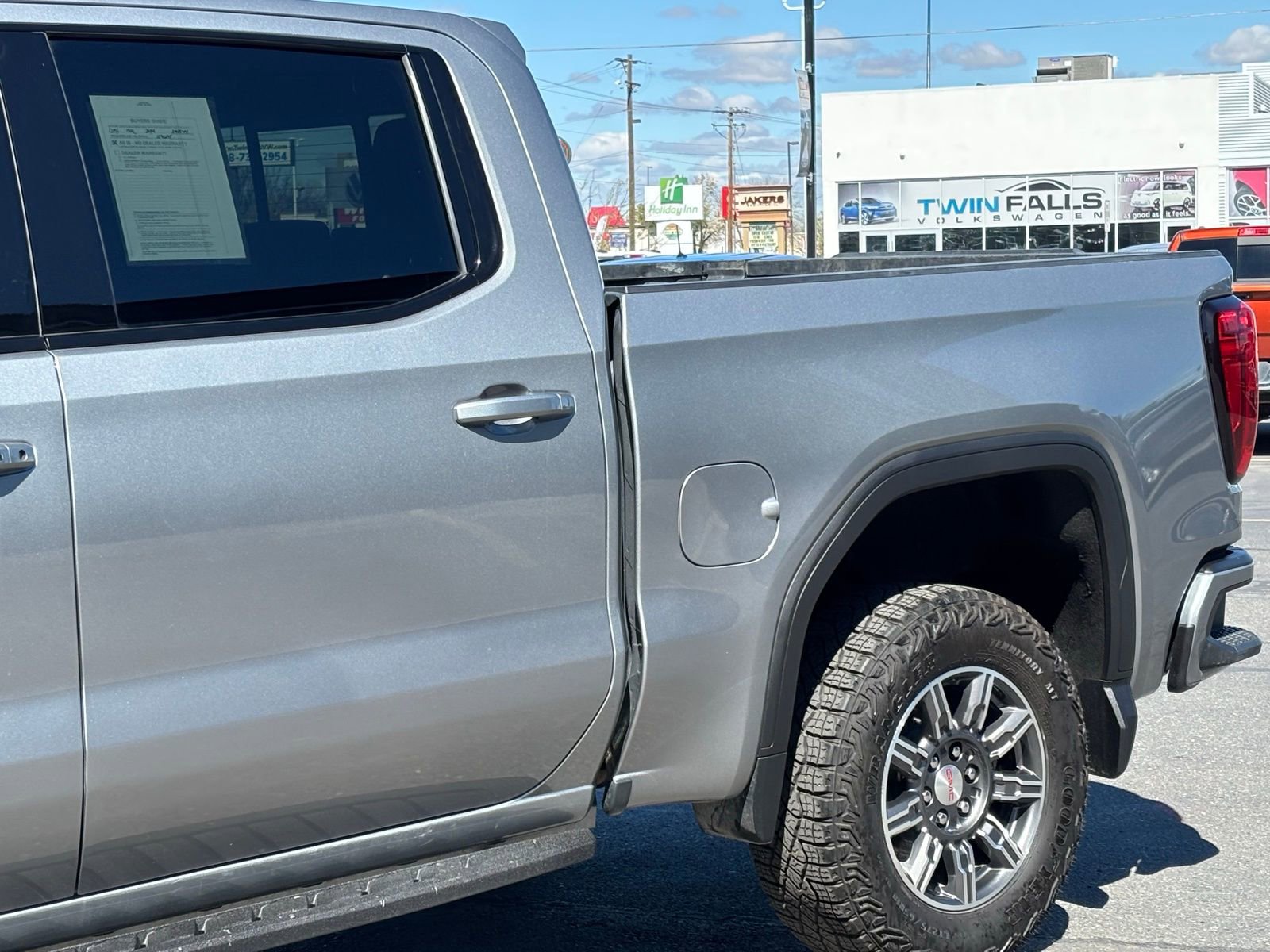 Used 2024 GMC Sierra 1500 AT4 w/ AT4 Premium Package image 4