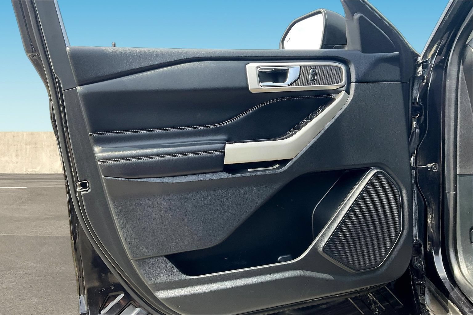 Used 2020 Ford Explorer XLT w/ Equipment Group 202A AWD/4WD image 19