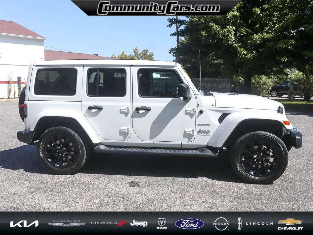 Used 2022 Jeep Wrangler Unlimited Sahara w/ Cold Weather Group image 8