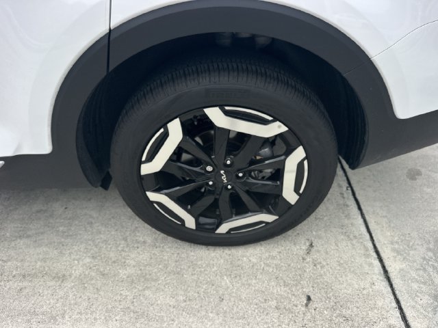 Certified 2025 Kia Telluride EX w/ EX Captain's Chair Package FWD image 10