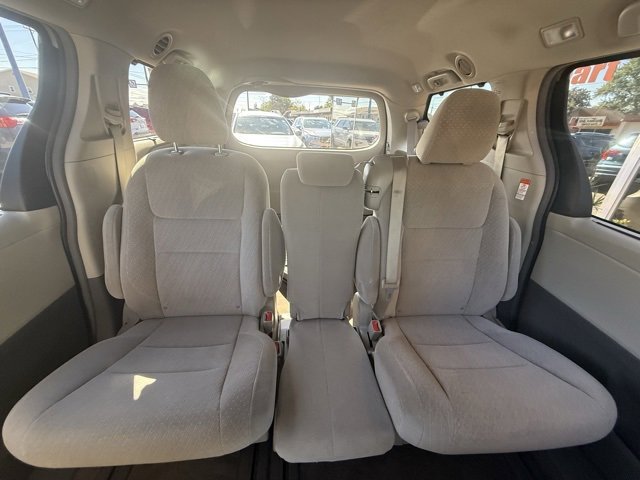 Used 2017 Toyota Sienna LE image 17