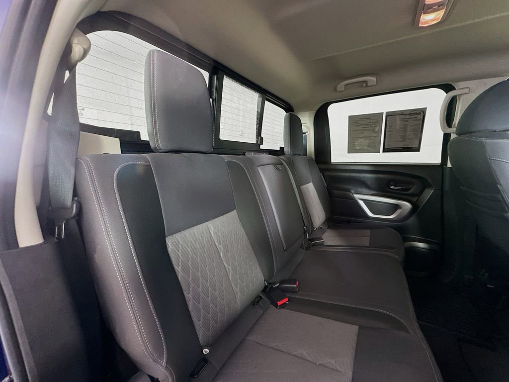 Used 2021 Nissan Titan SV w/ SV Convenience Package image 25