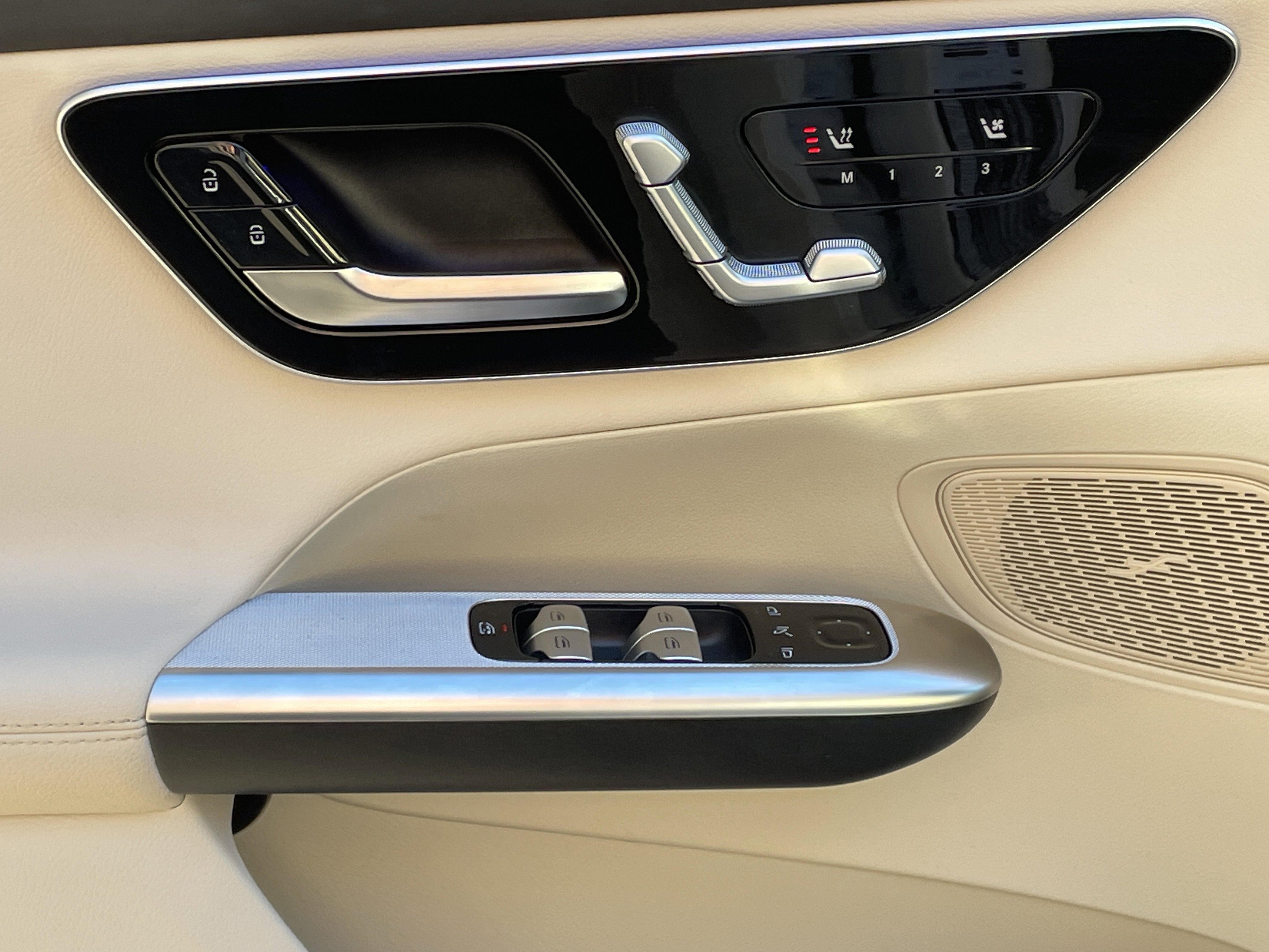 Certified 2025 Mercedes-Benz GLC 300 image 19