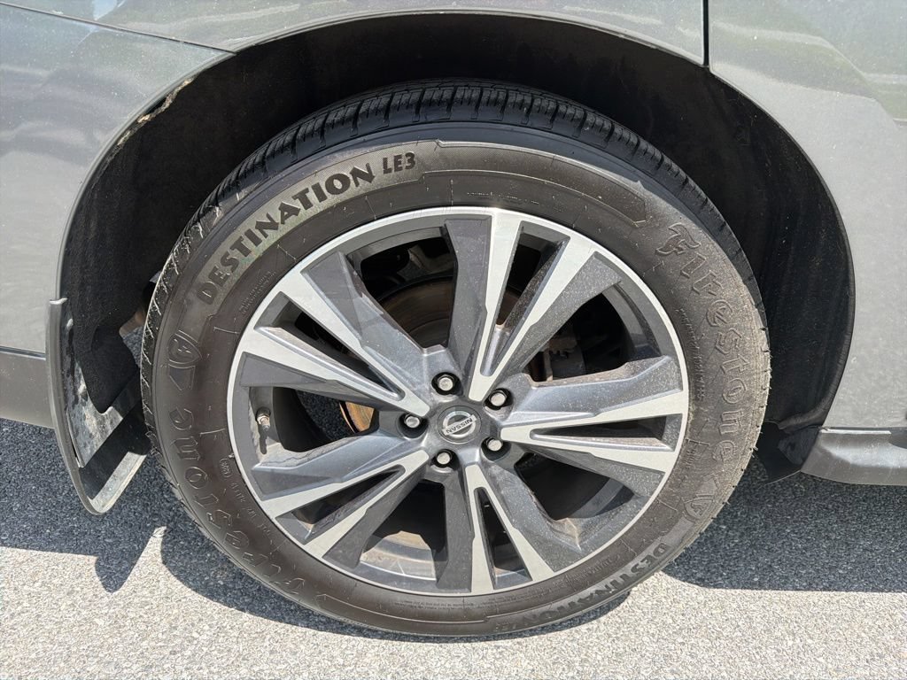 Used 2017 Nissan Pathfinder Platinum w/ Family Entertainment Package AWD/4WD image 12