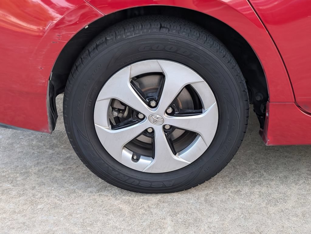 Used 2015 Toyota Prius Four FWD image 3