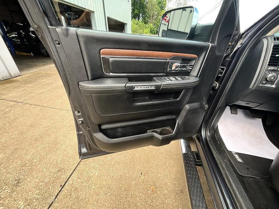 Used 2016 RAM 1500 Laramie w/ Convenience Group AWD/4WD image 14