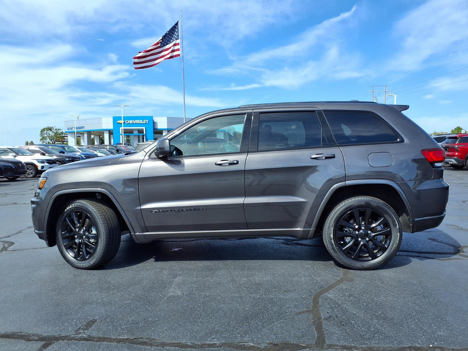 Used 2020 Jeep Grand Cherokee Altitude AWD/4WD image 32