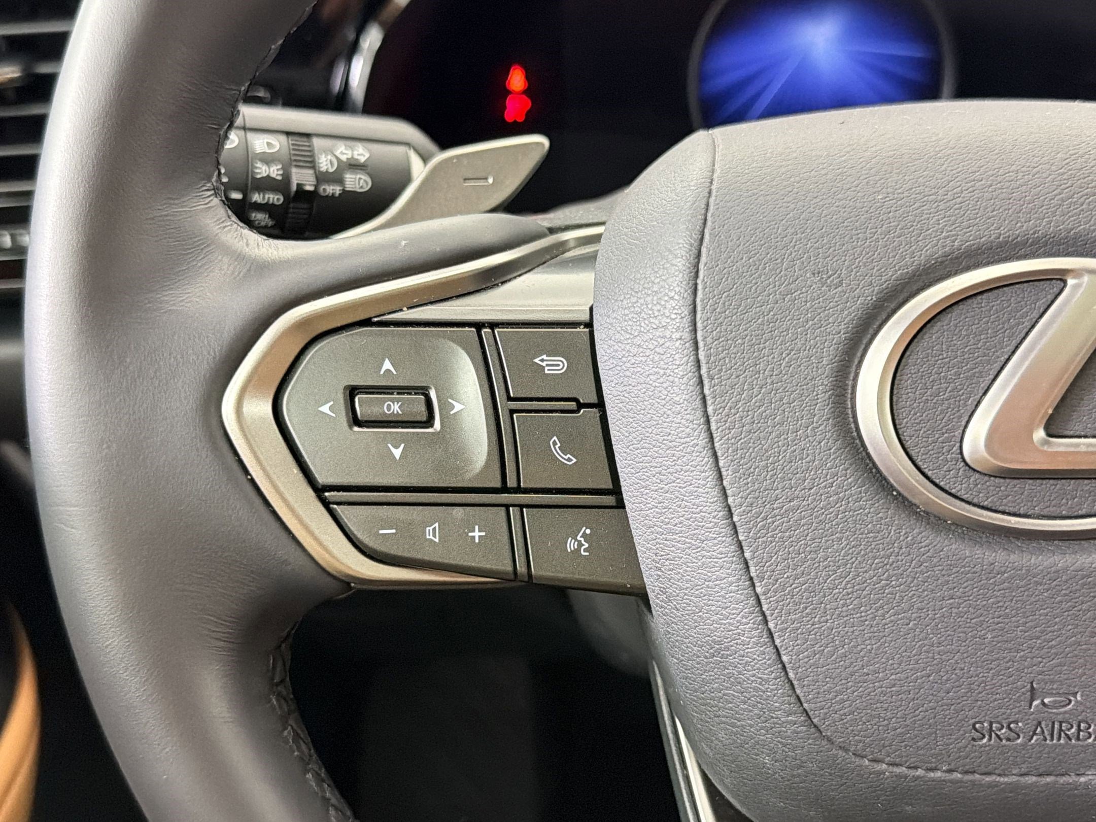 Used 2025 Lexus NX 250 FWD w/ Accessory Package (Z2) image 17