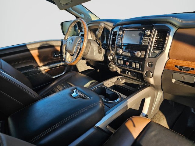 Used 2018 Nissan Titan Platinum Reserve AWD/4WD image 10