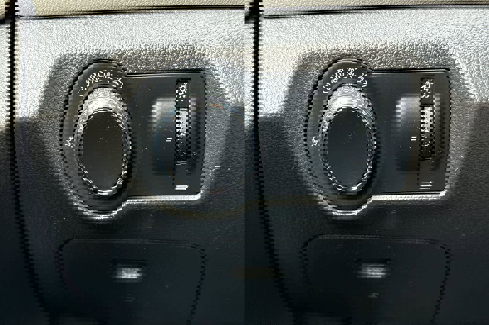 Used 2011 Chevrolet Cruze LT image 27