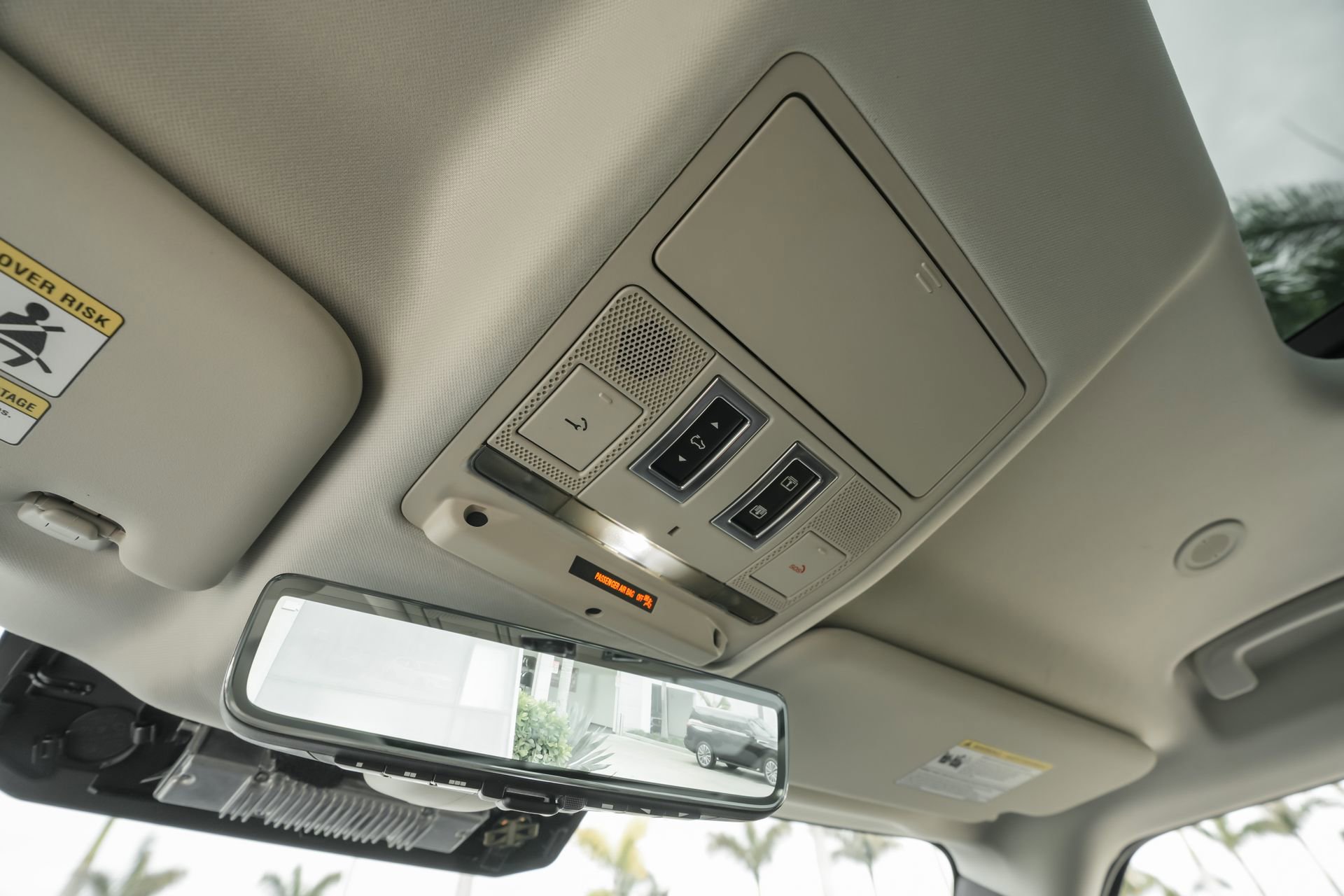 Used 2022 Land Rover Defender 110 SE image 20