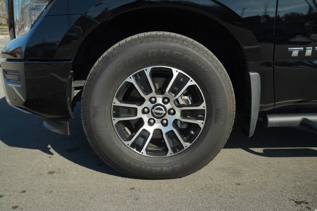 Used 2024 Nissan Titan SV w/ SV Convenience Package image 11