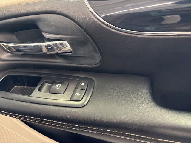 Used 2014 Chrysler Town & Country Touring-L FWD image 25