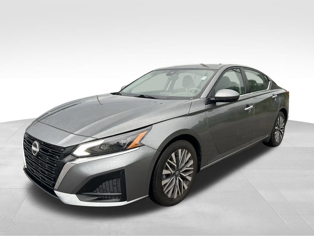 Used 2023 Nissan Altima 2.5 SV
