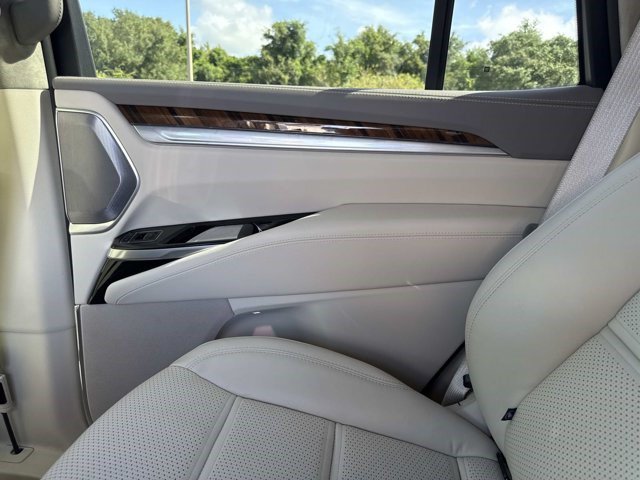 Certified 2026 Cadillac Escalade Platinum Luxury AWD/4WD image 13