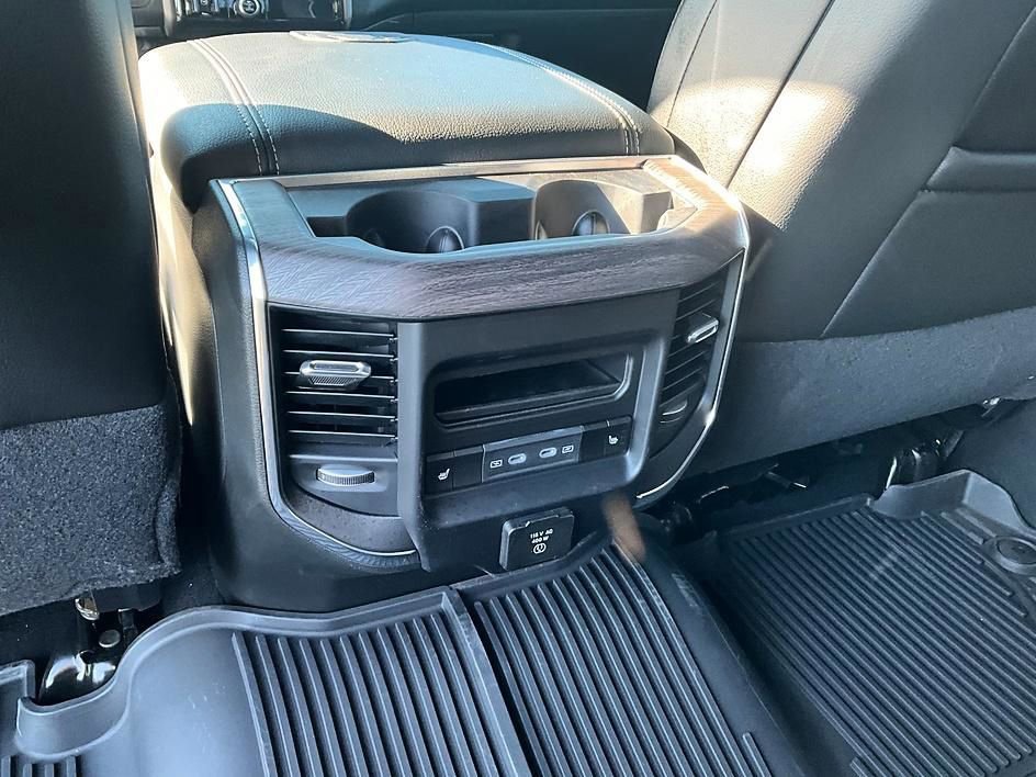 New 2026 RAM 3500 Laramie AWD/4WD image 32