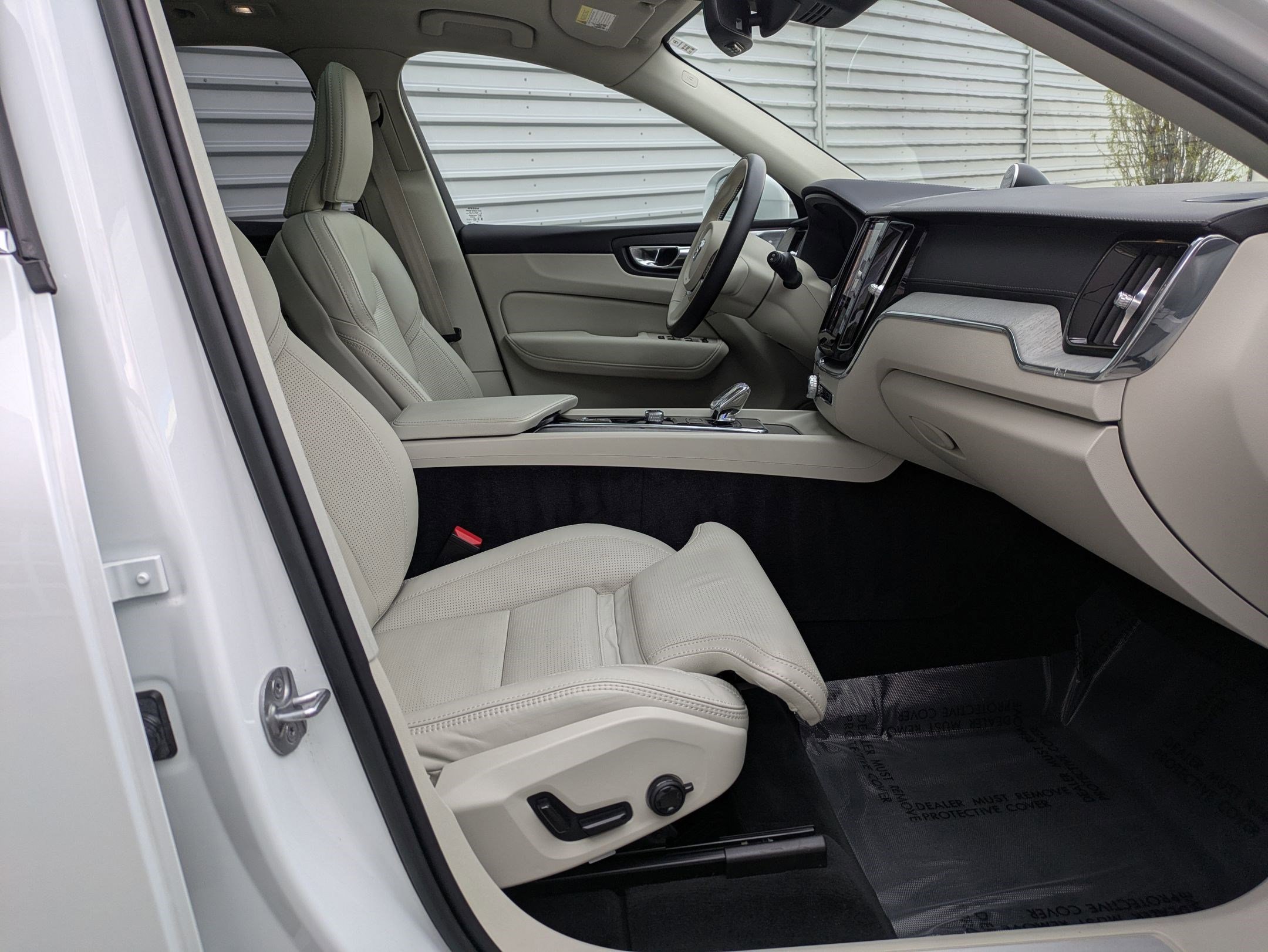 Used 2023 Volvo XC60 T8 Ultimate w/ Climate Package image 30