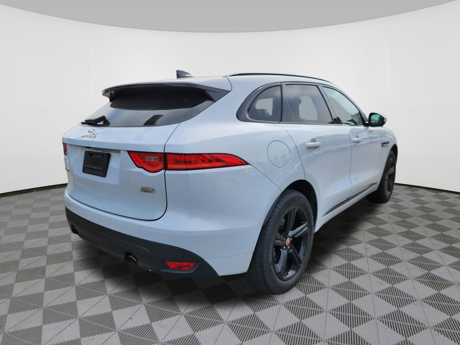 Used 2020 Jaguar F-PACE Checkered Flag image 4