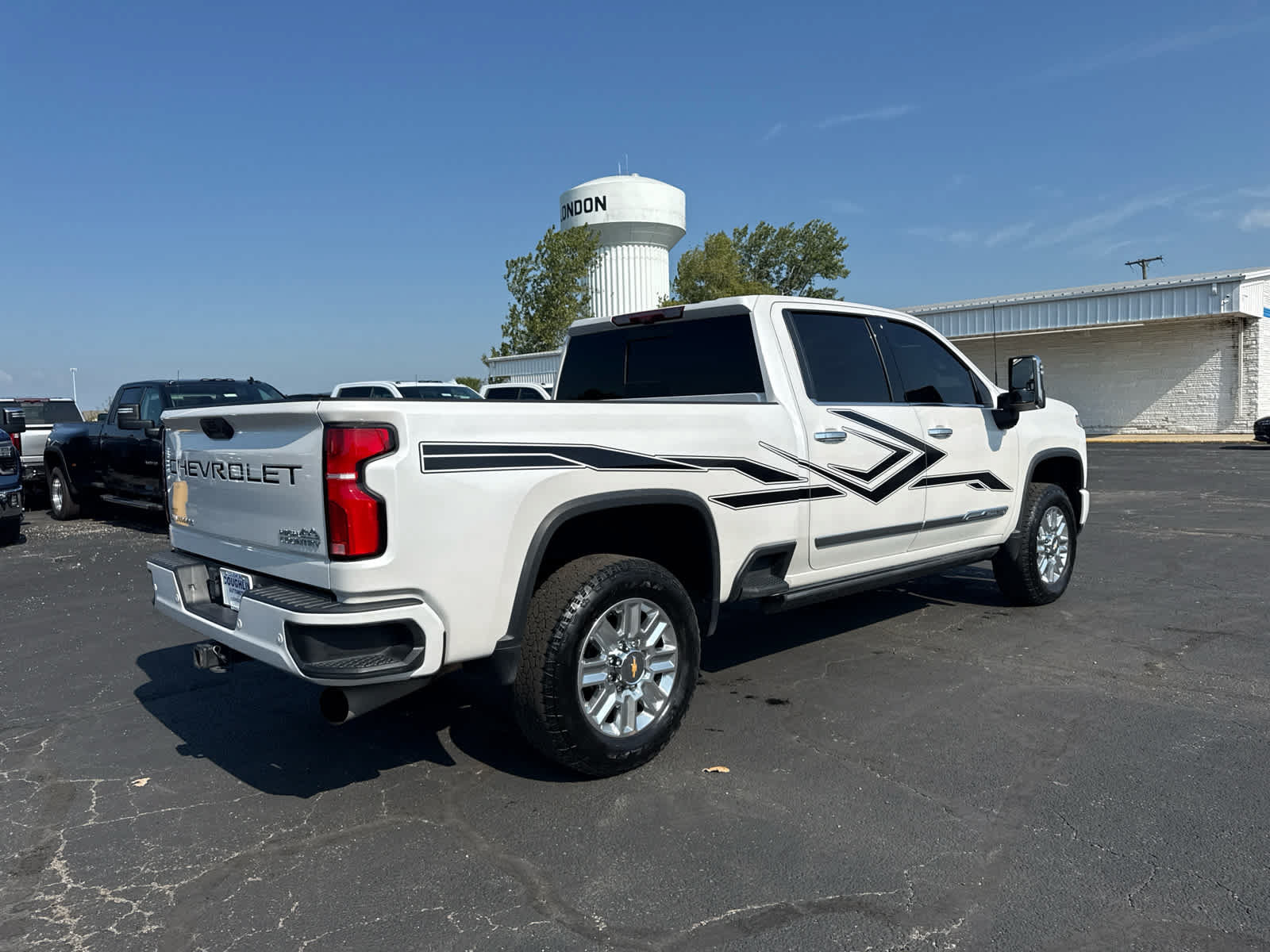 Certified 2024 Chevrolet Silverado 3500 High Country w/ High Country Premium Package AWD/4WD image 5