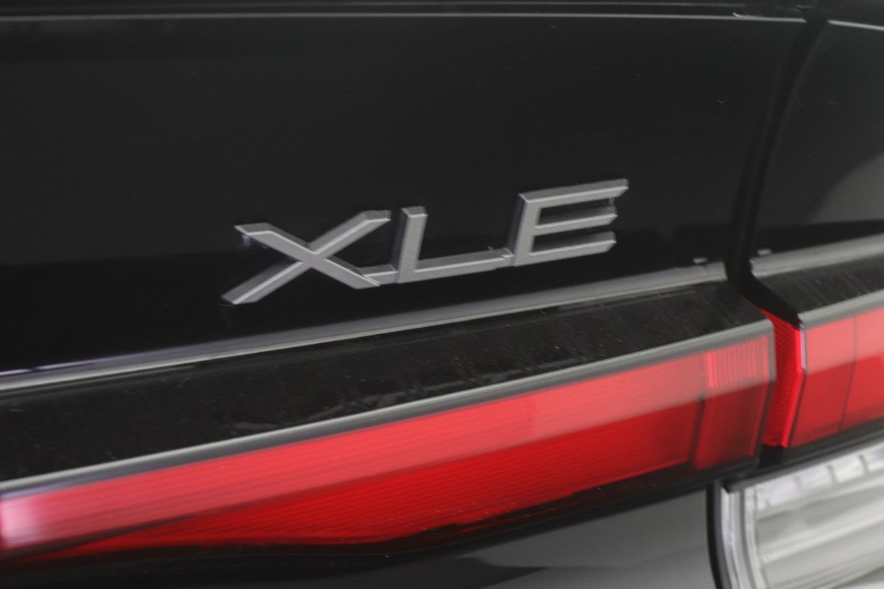 Used 2024 Toyota Prius XLE FWD image 20