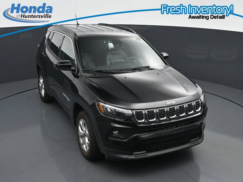 Used 2025 Jeep Compass Latitude AWD/4WD image 16